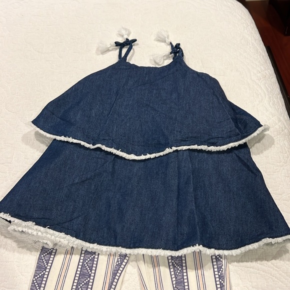 Jessica Simpson top and pants outfit - Picture 2 of 4